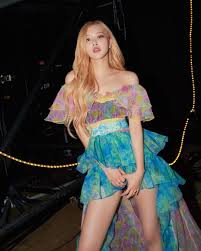 Whether you love her fits best in a music video or sitting front row at fashion week, rosé. Blackpink Rose Style Fashion And Outfits 2020 Lugako