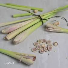 Para tomarlo en forma de té, agrega de 1 a 2 cucharaditas de lemongrass en el agua hirviendo. How To Use Lemongrass Instructions Video