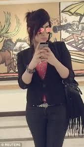 من بائع شاي فقير إلى عارض أزياء عالمي. ÙƒØ§Ø±Ø¯Ø§Ø´ÙŠØ§Ù† Ø¨Ø§ÙƒØ³ØªØ§Ù† ÙØ¶Ø­Øª Ø¥Ù…Ø§Ù… Ø§ Ø¯Ø§Ø®Ù„ ÙÙ†Ø¯Ù‚ Ù†Ø´Ø±Øª ØµÙˆØ± Ø§ ÙÙ‚ ØªÙ„Øª Elmarada