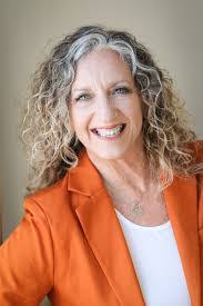 Karen Desanto's Instagram, Twitter & Facebook