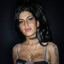 Vor zehn jahren starb die unvergleichliche sängerin amy winehouse. A M Y W I N E H O U S E Beitrage Facebook