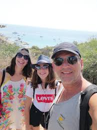 Akkoriban kapott 3 milliót kárász róbert alapítványa kásler miklós minisztériumától, amikor a műsorvezető élőben fantasztikusnak nevezte az egészségügyi intézkedéseket. Remalommal Indult A Magyar Sztar Luxusnyaralasa Ripost