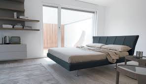 I nostri letti, testiere, basi letto, toppers e guanciali sono per camere con personalità. Caccaro Rem