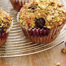 Muffins Aux Petits Fruits Et Aux Pistaches Ricardo Recipe Pistachio Muffins Muffins Desserts