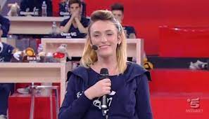 Als jugendliche machte sie mit coverversionen auf youtube auf sich aufmerksam und sang in bands. Ivan Buratti On Twitter Ve La Ricordate Sara Mattei Di Amici 13 Ora Su Spotify Ha Piu Ascoltatori Mensili Di Annalisa Ed Emma Perche Ormai Si Fa Chiamare Mara Sattei E La
