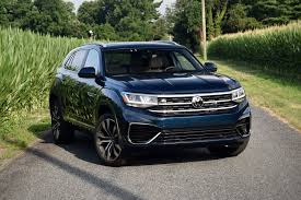 Vw atlas'ın cross sport adlı bu coupe suv modelinin de yine aynı şekilde avrupa ülkelerine ve bizim ülkemize de gelmeyeceği, basın bülteninde atlas cross sport'un kaputu altında da atlas ile aynı olarak 2.0 litrelik 4 silindirli turboşarjlı bir motor seçeneği ile 3.6 litrelik bir v6 motor seçeneği yer alıyor. 2020 Volkswagen Atlas Cross Sport Proves Design Matters The Manual