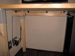 パソコンデスクは配線すっきりと トレテリハウス ホームオフィスの整理整頓 pcデスク diy デスク