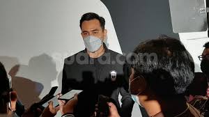 The chief operating officer (coo) is a senior executive who oversees the administrative and operational functions of a company. Jadi Coo Rans Cilegon Fc Darius Sinathrya Ungkap Nasibnya Di Dunia Hiburan Malay News Indonesia Indonesian Newspaper