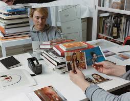 Address, phone number, dz bank kunstsammlung reviews: Die Stipendiaten 2015 16 Der Dz Bank Kunstsammlung Stehen Fest Bild Akademie