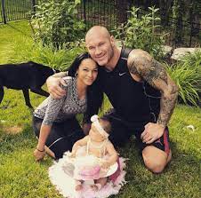 Alexa pretty much dominated the match by throwing fireballs at orton, making … Randy Orton With His Wife Kim Their Daughter Brooklyn Randy Orton Orton Randy Orton Wwe