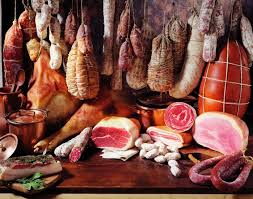 In questa ricetta la lonza di maiale verrà preparata utilizzando una salamoia di 12 ore, una fase di trattamento con rub di spezie, una cottura al bbq appena pronti versare nell'apposito spazio laterale in adiacenza a quelli spenti. I Tagli Del Maiale Hotel Doge Riccione