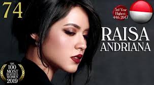 Kelima artis cantik ini disandingkan dengan sederet seleb dunia di antaranya cara delevingne, rihanna hingga jennifer lawrence. 10 Wanita Tercantik Di Dunia Versi Top Beauty World Ada Raisa Andriana