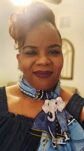 Anyone able to tell me where Julia's blazer is from please?