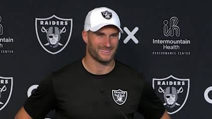 Veteran quarterback Kirk Cousins anchoring the first-team offense, do AI tạo