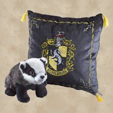 Loyalty, fairness, and kindness are traits more and more important to me as hufflepuff house is for the rest. Hufflepuff Kissen Und Pluschfigur 34 Cm Harry Potter Der Kramer