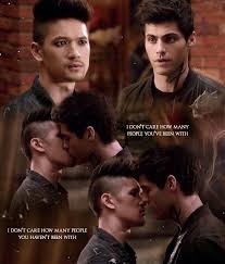 Shadowhunters 2x06 Iron Sisters This Means So Much To Me As Someone Who S Almost 19 And Never Had A Real Boy Shadowhunters Malec Shadowhunters Shadow Hunters