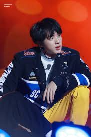 Tae starts the live and he ends up in jungkook's hotel room before finishing it up and living. Jin 171115 Jimmy Kimmel Live Btsxjimmykimmel Bts Jin Jin Worldwide Handsome Seokjin