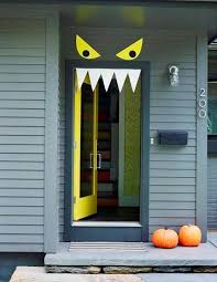Simple Monster Door Decor With Eyes And Teeth Can Be Made In A Couple Of Minutes Halloween Diy Door Diy Halloween Door Decorations Halloween Door Decorations