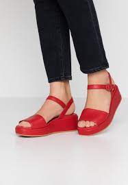Fai spazio alla moda nel tuo guardaroba con questa bellissima scarpa aperta firmata camper! Camper Misia Plateausandalette Medium Red Rot Zalando De