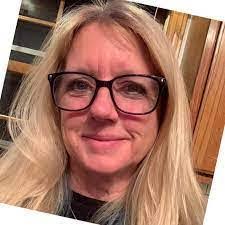 Kari Whittaker's Instagram, Twitter & Facebook