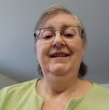 What are cute towns in Iowa?