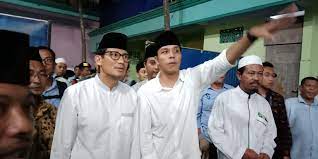 Ditemukan foto gus dur tahun 1993: Sandiaga Uno Jenguk Pimpinan Ponpes Al Falah Ploso Kediri