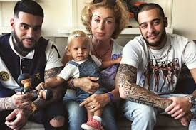 Hello.ru продолжает знакомить читателей со стилем самых модных детей знаменитостей. Zhena Ildara Yunusova S Detmi I Vnuchkoj Timati Sleva Artem Sprava Vnuchka Alisa Pevicy Pevcy Deti