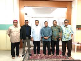 Kota bharu, occasionally written as kota baharu, is a city in malaysia that serves as the state capital and royal seat of kelantan. Nasharudin Mat Isa On Twitter Alhamdulillah Dapat Meraikan Yab Dr Ahmad Samsuri Menteri Besar Terengganu Dan Juga Yb Dato Takiyudin Hassan Ahli Parlimen Kota Bharu Merangkap Setiausaha Agung Pas Di Majlis Makan