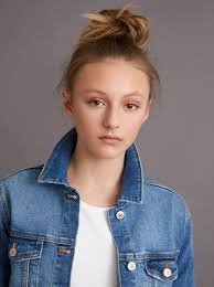 Abigail Amos's Instagram, Twitter & Facebook