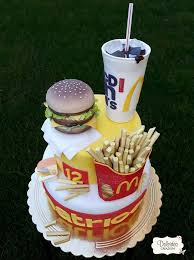 Torta Big Mac Mc Donald S Big Mac Mc Donald S Cake Mc Donald Cake Cool Birthday Cakes Beer Cake