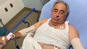 Raid choc: Citoyen US de 79 ans agressé par des agents de l'ICE!