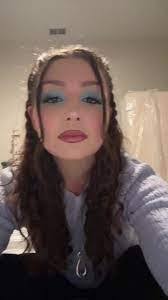 Linda Wolak's Instagram, Twitter & Facebook