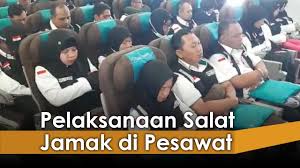 Di dalam pesawat terbang komesial, selalu ada tempat yang agak luas untuk kita bisa melakukan salat dengan sempurna dilengkapi ruku' dan pada saat pesawat sedang terbang di angkasa, tentunya tempat itu tidak berfungsi sebagai jalan keluar masuk. Memotret Pelaksanaan Salat Jamak Zuhur Dan Asar Dari Dalam Pesawat Jemaah Haji Youtube