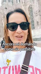 Effetto madonnina: a me vengono I VERTIGINI è il massimo😂 #maestrasimona  #madonnina #milano #ragazzo