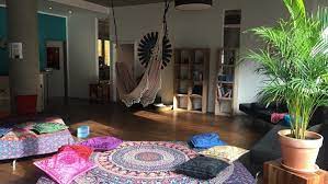 We max out our cozy yoga rooms at 25. Yoga Kultur Und Bewegung Im Yoga Inn Mit Vergnugen Koln