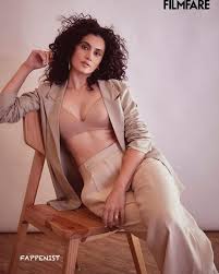 Taapsee Pannu Sexy Tits and Ass Photo Collection - Fappenist
