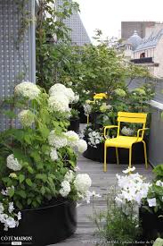 Une Terrasse Pourtant Etroite Xavier De Chirac Cote Maison Balcony Garden Balcony Garden Apart In 2020 Small Balcony Garden Balcony Garden Small Balcony Design