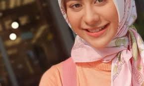 Pipi bersemu kemerahan tampak merona di raut wajah betari ayu, saat menatap wajah tampan syakir daulay. Betari Ayu Dan Pacarnya Berita Hot Heboh Terbaru