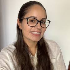 Gostaria de compartilhar que estou oficialmente formada. Agora além de  Técnica em Farmácia, sou também Farmacêutica. Foram 6 longos anos de  caminhada pra conseguir o meu tão sonhado diploma…