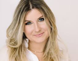 Melissa Baum's Instagram, Twitter & Facebook