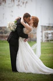 Emily Kyle Photography Best Photographers In Detroit Wedding Chicks Wedding K In 2020 Detroit Wedding Venue Detroit Wedding Photographer Best Wedding Photographers