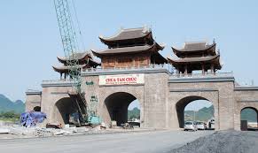 Chùa tam chúc có vị trí chính xác nằm tại khu du lịch tam chúc, thị trấn ba sao, huyện kim bảng, tỉnh hà nam. Chua Tam Chuc Ngay Cáº­n Ká» Diá»…n Ra Ä'áº¡i Lá»… Pháº­t Ä'áº£n Lien Há»£p Quá»'c Vesak 2019