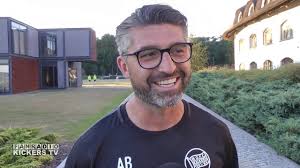 Angelo barletta (born 11 february 1977) is a german former professional footballer and manager. Ofc Cheftrainer Angelo Barletta Im Trainingslager In Opalenica Tag 6 Youtube
