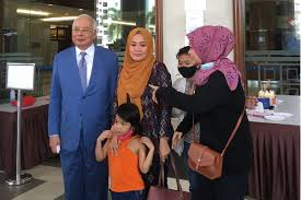 ஜாமின் மனுவை கோலாலம்பூர் உயர்நீதிமன்றம் பரிசீலிக்கு. Najib Celebrates 67th Birthday At Kl High Court The Edge Markets