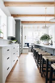 Julie Howard Interiors Top Interior Designer S Portfolios In 2020 Kitchen Remodel Kitchen Island With Seating Kitchen Design