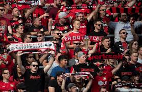 #bayer04 unterstützt die ehrenamtliche obdachlosenhilfe die geschenkboxen mit spendenartikeln des täglichen bedarfs wurden letztes wochenende beim „kältegang leverkusen verteilt. Leverkusen Gegen Fc Bayern Im Tv Fcb Erringt Auswartssieg Bei Leverkusen News De