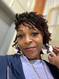 Criticism of Claire's appearance and behavior