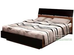 Tempat tidur minimalis modern ini adalah salah satu produk kami yang kami desain sendiri dengan mengikuti desain interior sekarang dan sedang model ukiran yang dikombinasi pada headboard dan bottom bed nampak sangat anggun dan istimewa. Tempat Tidur Minimalis Modern Cocoa Allia Furniture