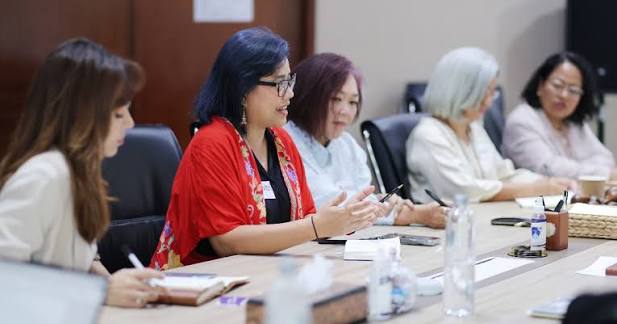 It was a privilege to learn from Indonesian women leaders on the challenges  they face in their work and the pathways for change. Merupakan suatu  kehormatan untuk belajar dari para pemimpin perempuan
