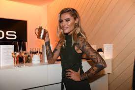 Sophia thomalla news, gossip, photos of sophia thomalla, biography, sophia thomalla sophia thomalla is a member of the following lists: Sophia Thomalla Postet Foto Von Sich Vor 10 Jahren Und Lost Damit Shitstorm Aus